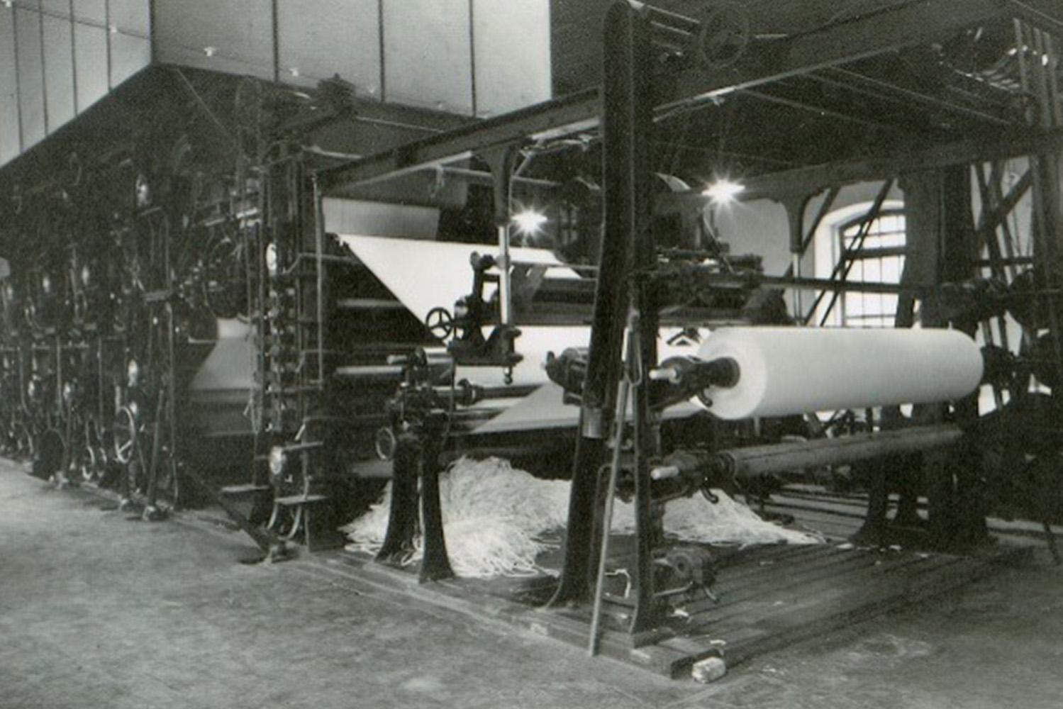 Maquinaria tradicional de produção de papel