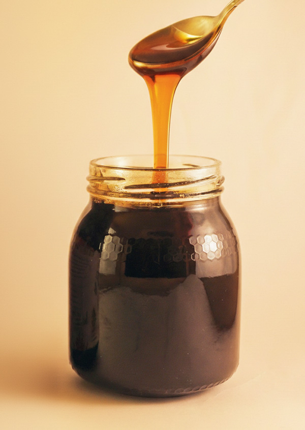 Mel de melada é habitualmente mais escuro